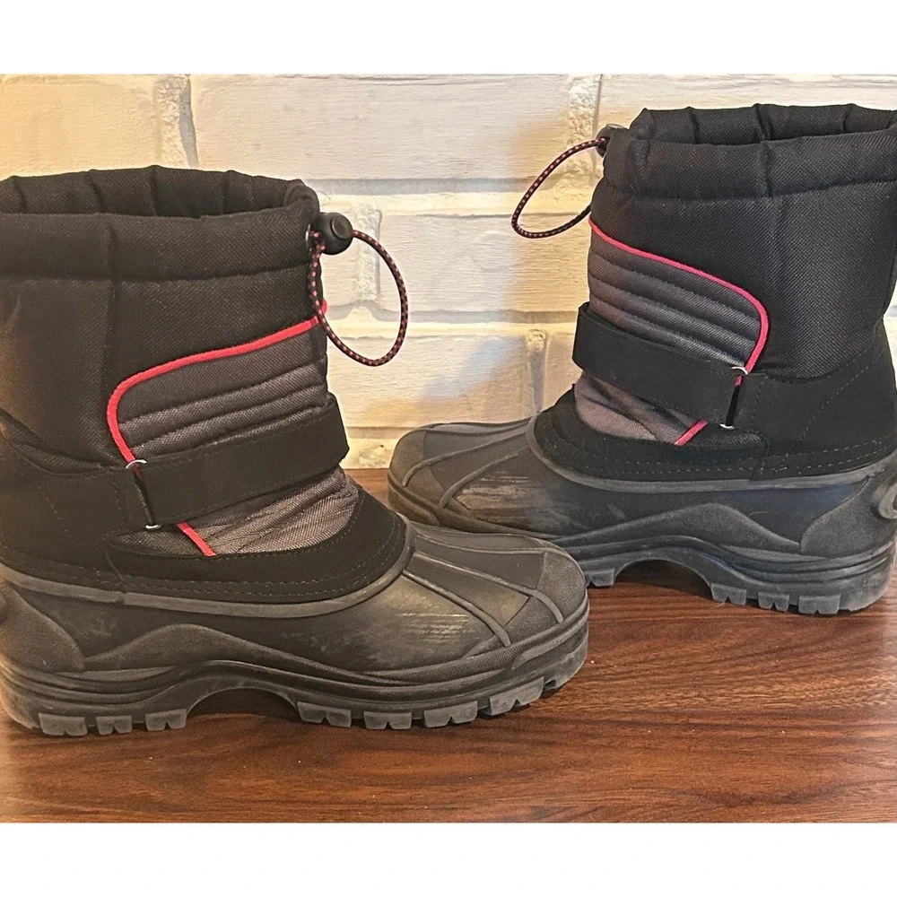 Khombu Peter Kids Black Grey Red Waterproof Insulated Winter Snow Boots Size 4M
